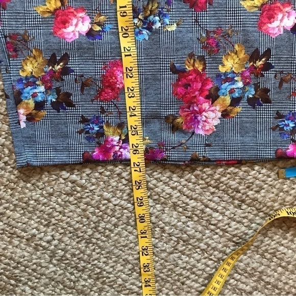 WOMEN’S plaid and floral ECI mid length skirt. Size small. - Picture 10 of 10